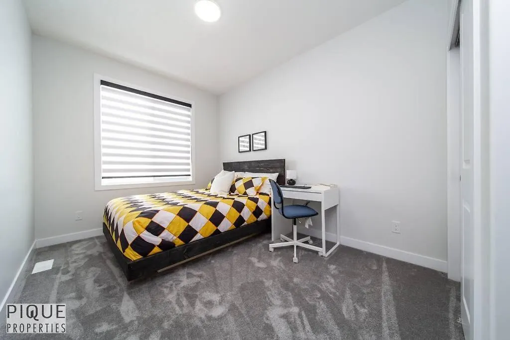 *New*Luxury Living*King Bed*Ac&Fireplace*Sleeps13! Edmonton